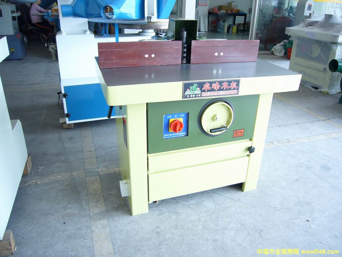 �c���鿴���S�ϵ�зŴ�DƬ