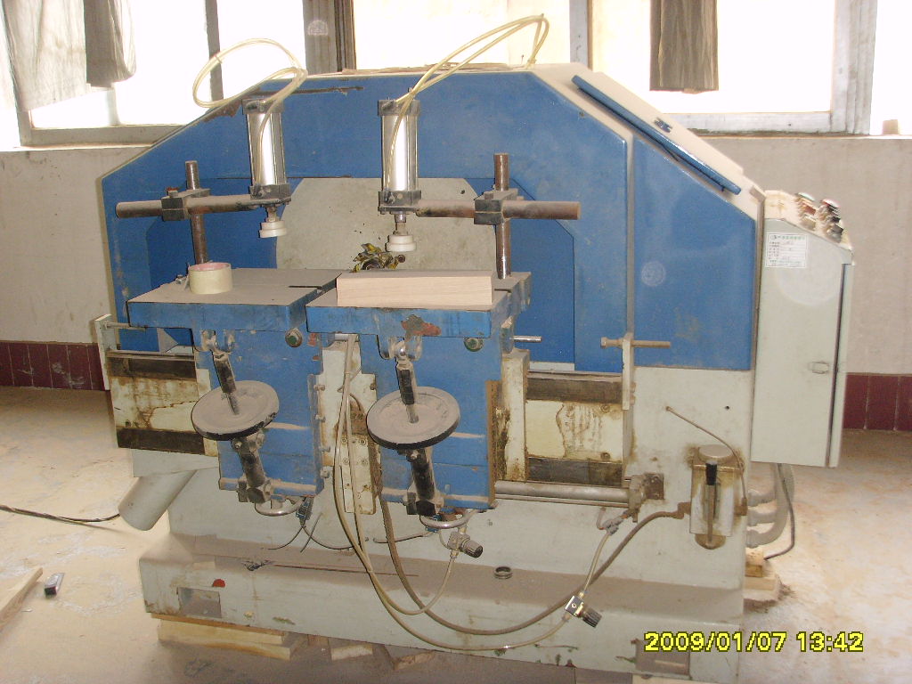 ���ֹ�龙C|�_��ľ���Cе