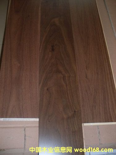 �ں��Ҷ��ӌ�ľ��(f��)�ϵذ��Ԕ����B