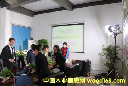 ƴ���z��ɫ�tľ���ҾߏS�õ�ƴ���z�̓r��ƴ���z