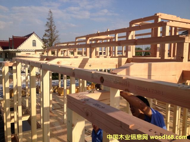 �Ϻ������u��ʽľ�Y���e��