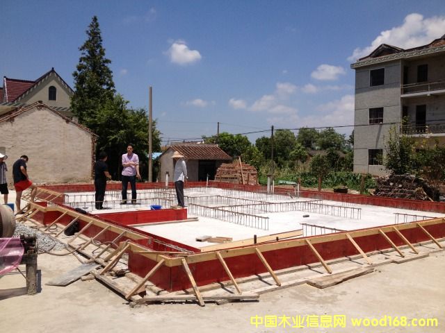 �Ϻ������u��ʽľ�Y(ji��)��(g��u)�e��