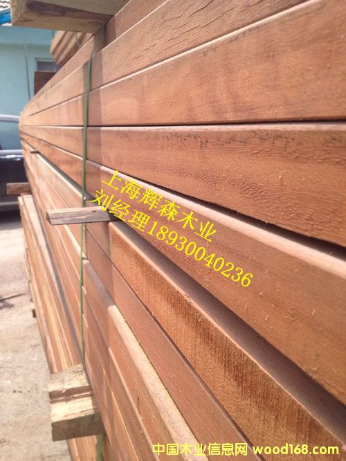 ���}��С��