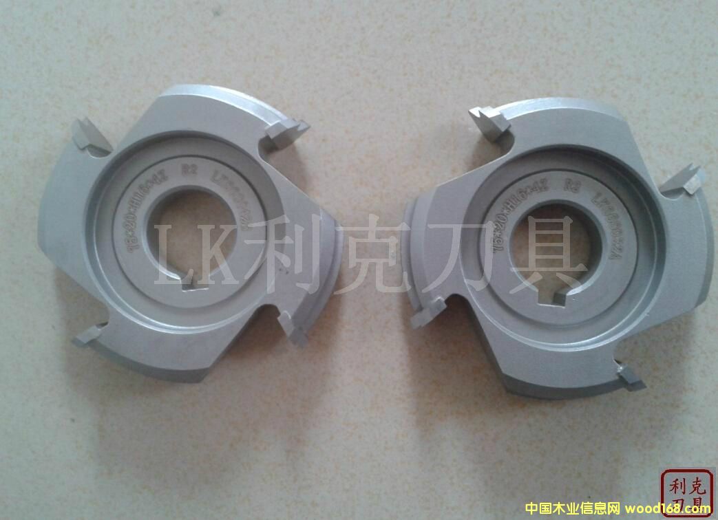 LK���d���޵�ϵ�е�Ԕ��(x��)��B