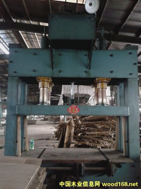 ɽ������4��4*8���䉺�C