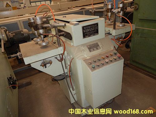 臺灣右丞圓榫開榫機(母機) 臺灣右丞圓榫開榫機(母機)