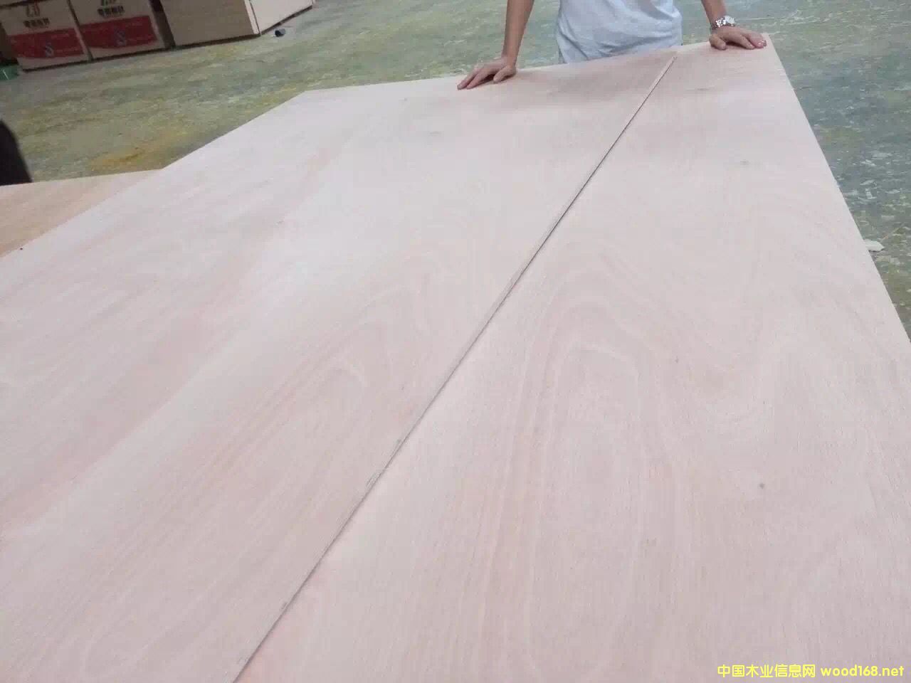 �c(di��n)���鿴����Ư��8����b��Ŵ�DƬ