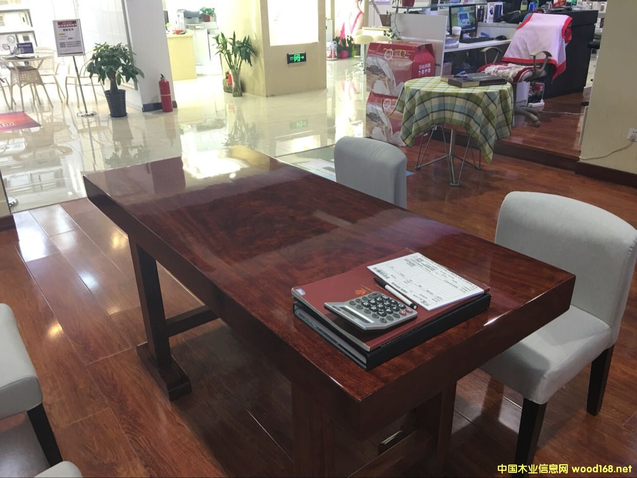 �c(di��n)���鿴��(sh��)ľ���Ŵ�DƬ