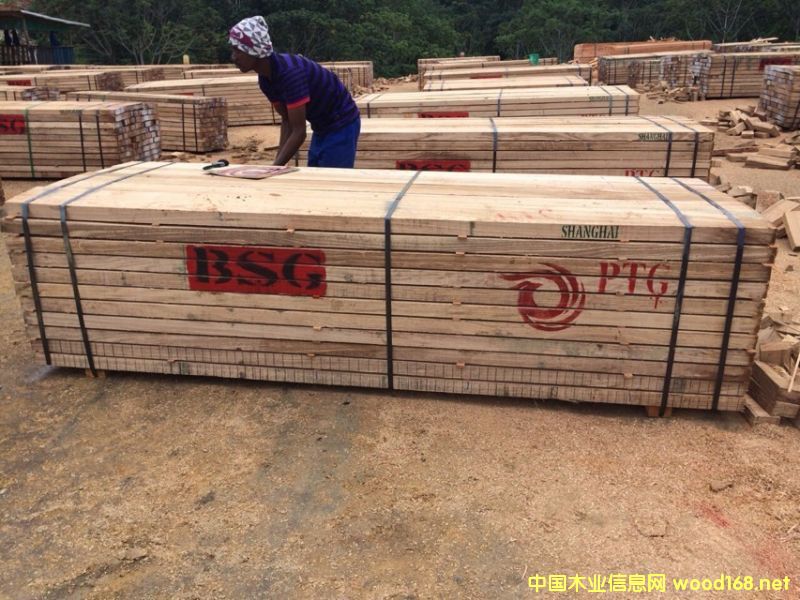 С���R������ľ