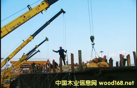 ���Һ��F·�ڰ�ľ�ēQ�b�F(xi��n)��ֱ��