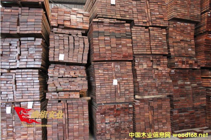 ���}��S��  ̫�}���}��r��