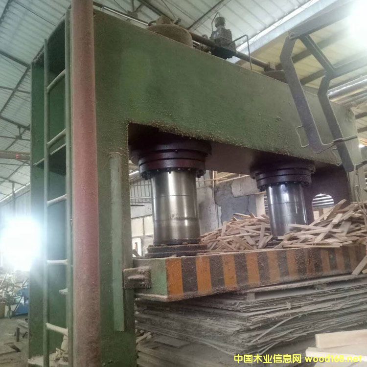 4*8�߃�(n��i)��1600mm�����ω�ʽ�䉺�C