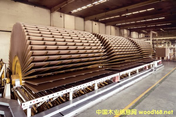 �������4